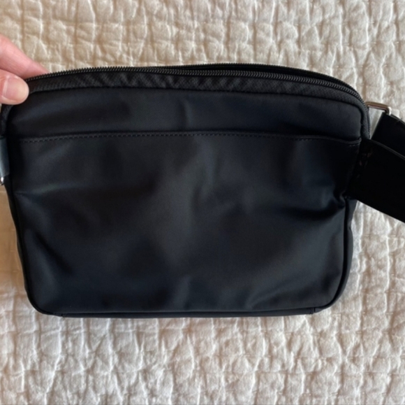 Tumi Black Crossbody/Belt/Bum/Waist Bag, Used 2x, Like New - Picture 4 of 6